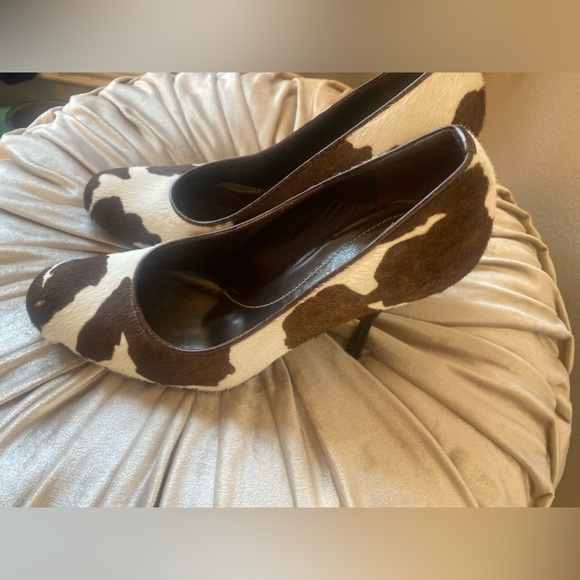 BCBGMaxAzria Shoes - BCBGMaxAzria Super Trendy Cow print pumps size 8.5